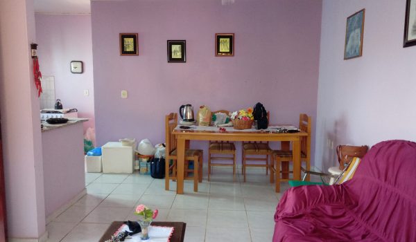 sala a direita cozinha